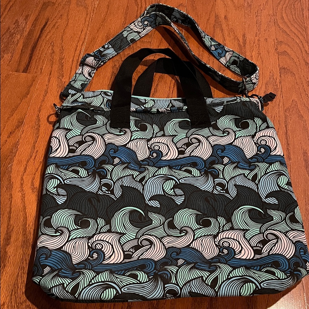 KAVU Wave Pattern Tote - Picture 2 of 5